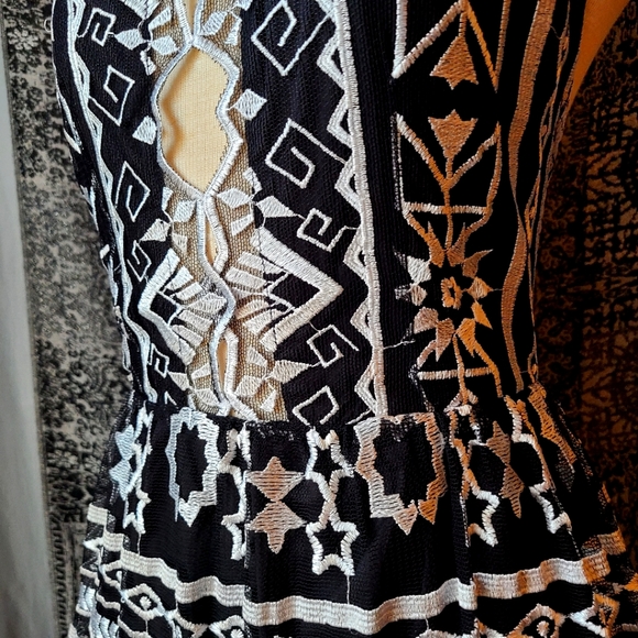 JEN'S PIRATE BOOTY...STUNNING DRESS - Picture 3 of 10